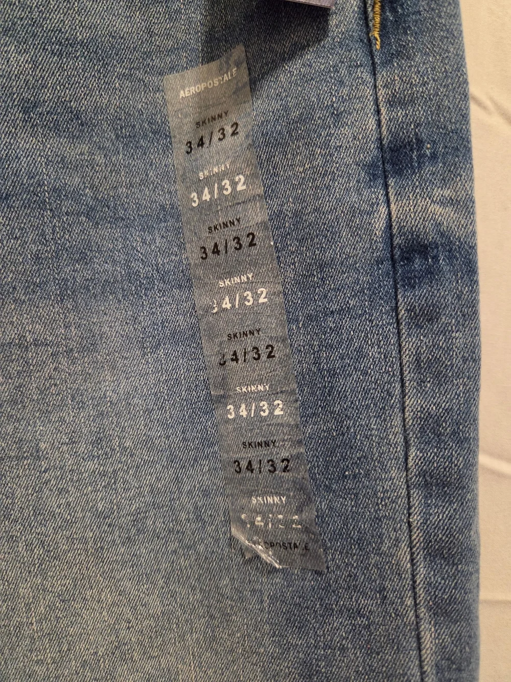 Aeropostale Men's Skinny Jeans in Medium Blue Wash